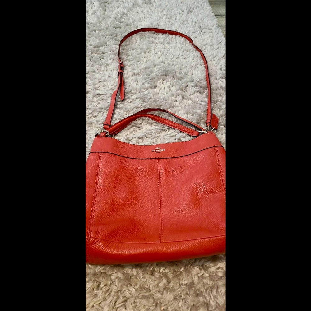 SALE 🤍 Like NEW leather Coach Purse 👜
